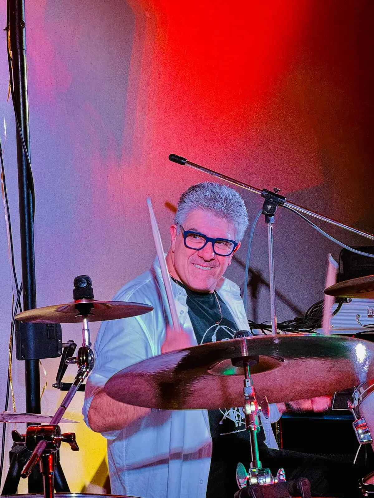 Hervé à la batterie - Show rock'n'roll Tribute Les Vieilles Canailles